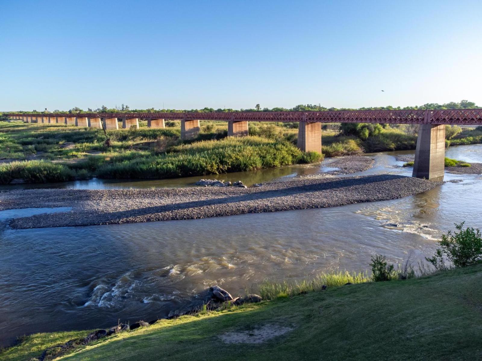 Sunriver Kalahari Lodge Riverside Stay In Апингтон Экстерьер фото