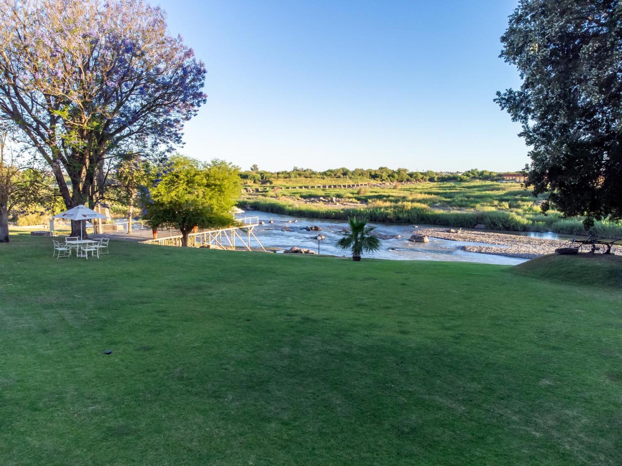 Sunriver Kalahari Lodge Riverside Stay In Апингтон Экстерьер фото